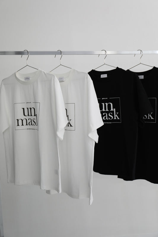 アンマスクユニセックスTシャツ