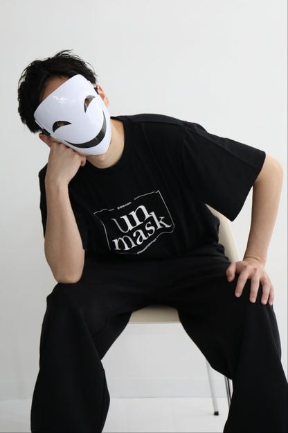 アンマスクユニセックスTシャツ