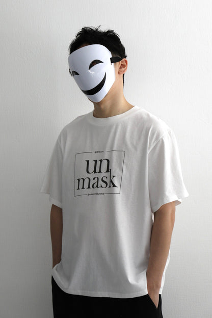 アンマスクユニセックスTシャツ