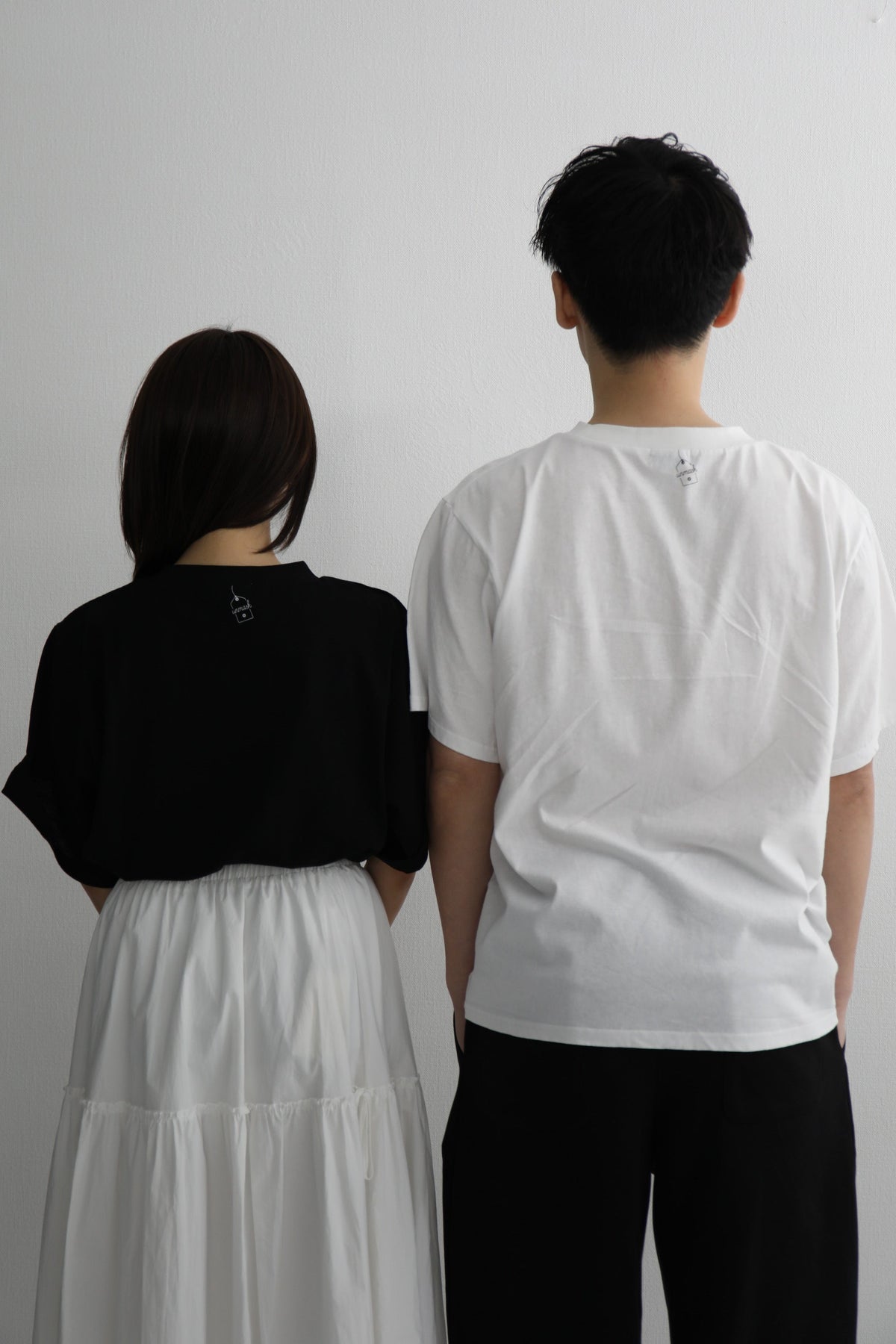 アンマスクユニセックスTシャツ