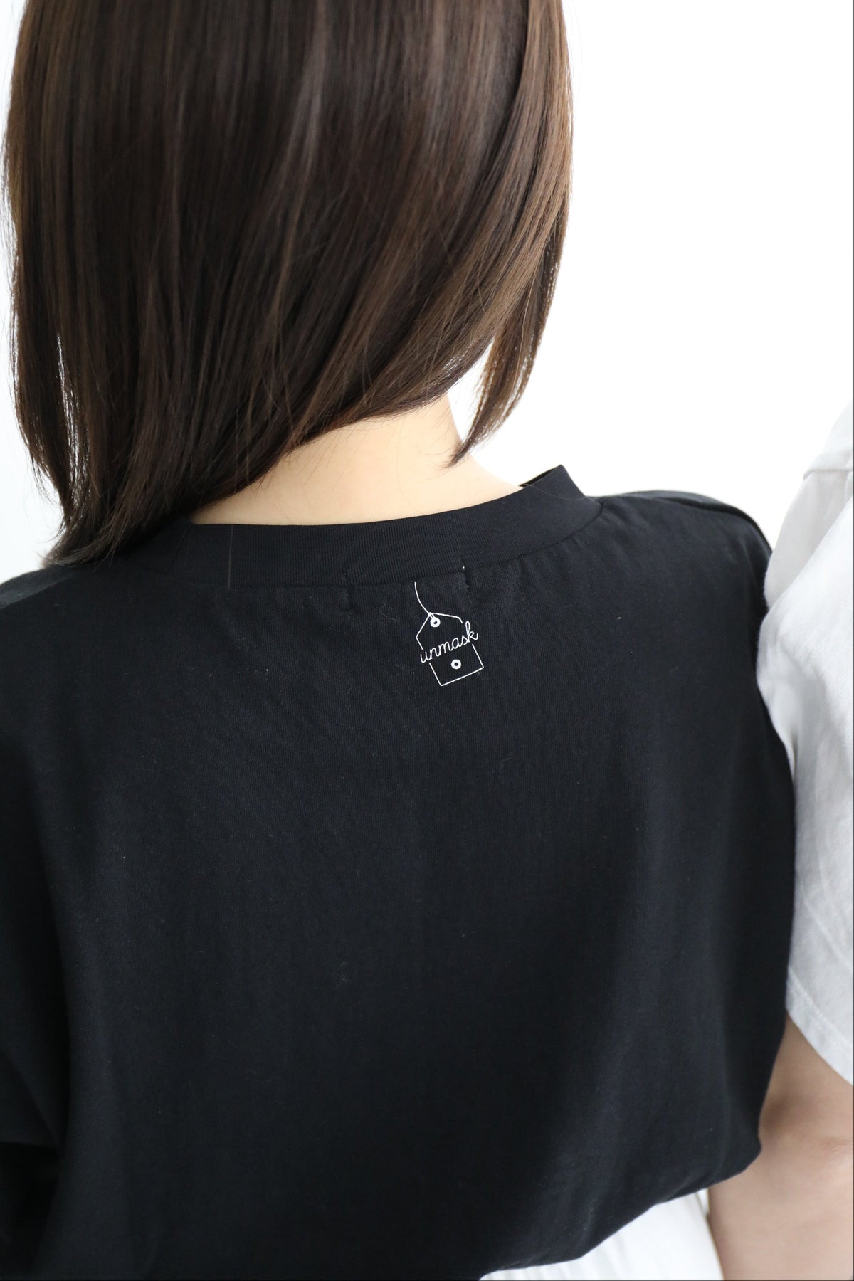 アンマスクユニセックスTシャツ