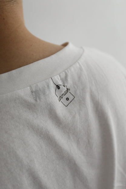 アンマスクユニセックスTシャツ